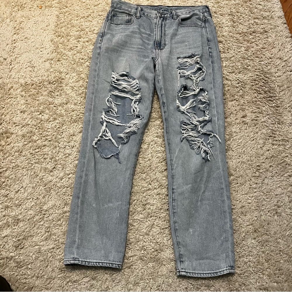 American Eagle Outfitters Distressed mom jeans size 6